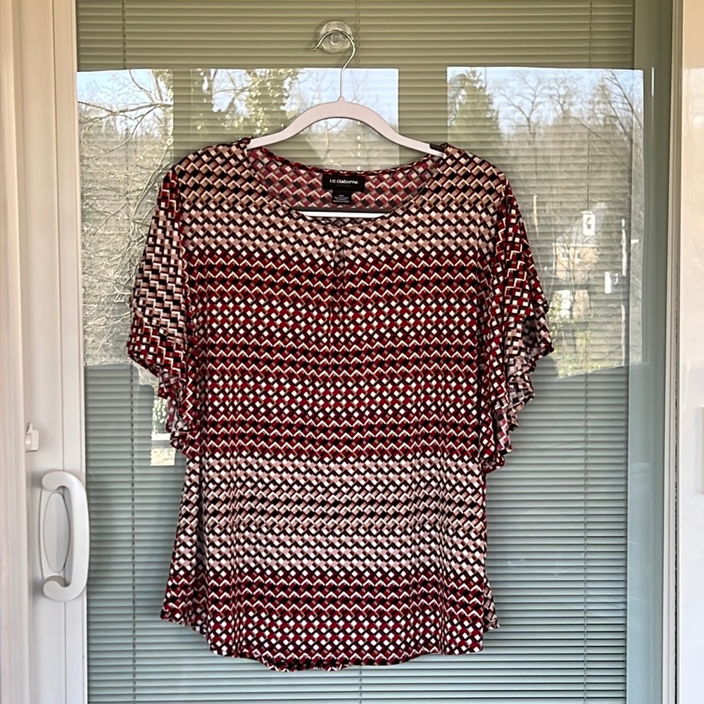 LIZ CLAIBORNE BLOUSE WITH FLUTTER SLEEVES AND GEOMETRIC SHAPES!